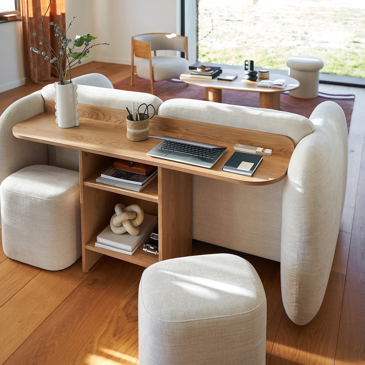 9 idées déco pour habiller l’arrière d’un canapé : console, bureau, enfilade ou banc. Inspirez-vous pour optimiser et styliser votre salon ! // Hëllø Blogzine www.hello-hello.fr
