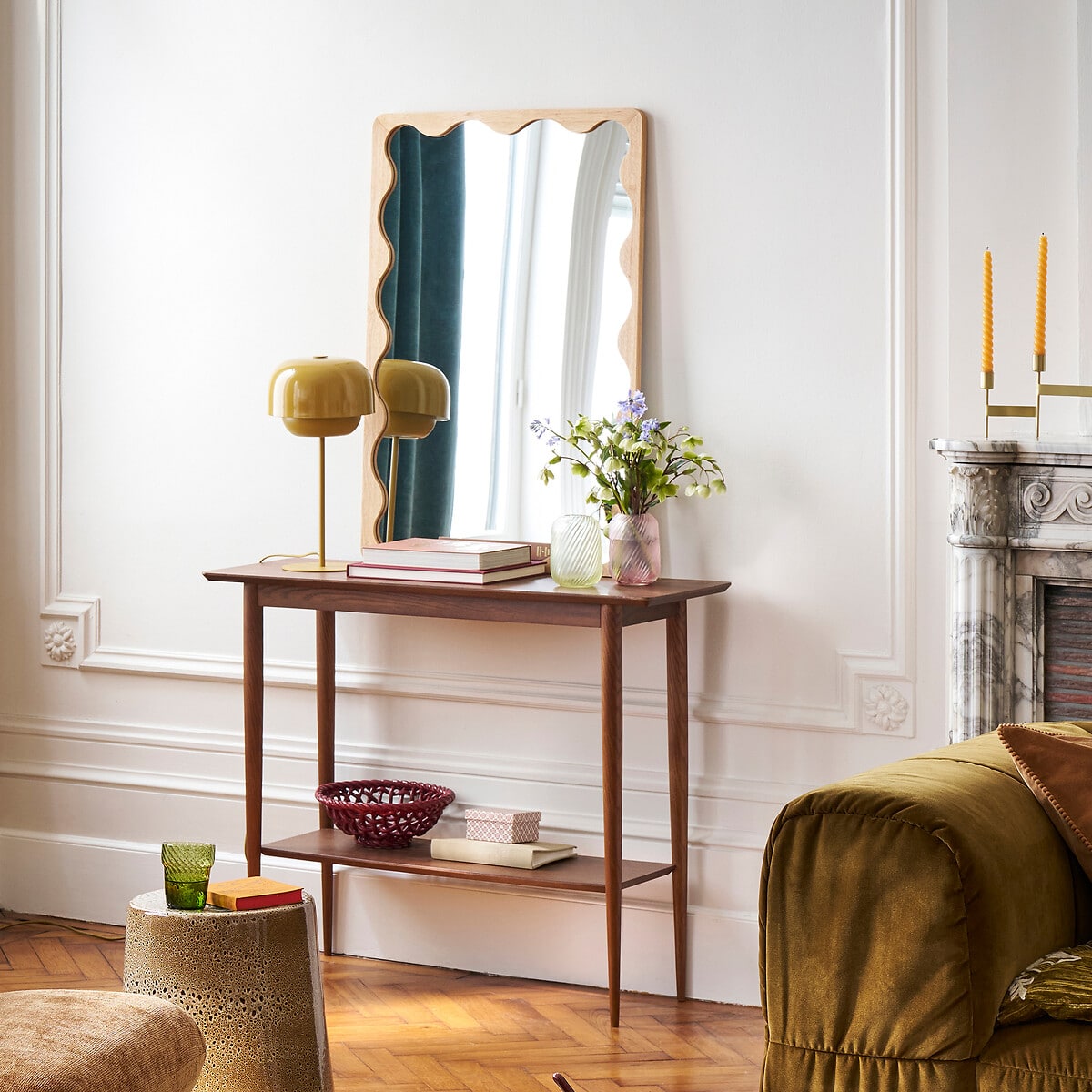 9 idées déco pour habiller l’arrière d’un canapé : console, bureau, enfilade ou banc. Inspirez-vous pour optimiser et styliser votre salon ! // Hëllø Blogzine www.hello-hello.fr