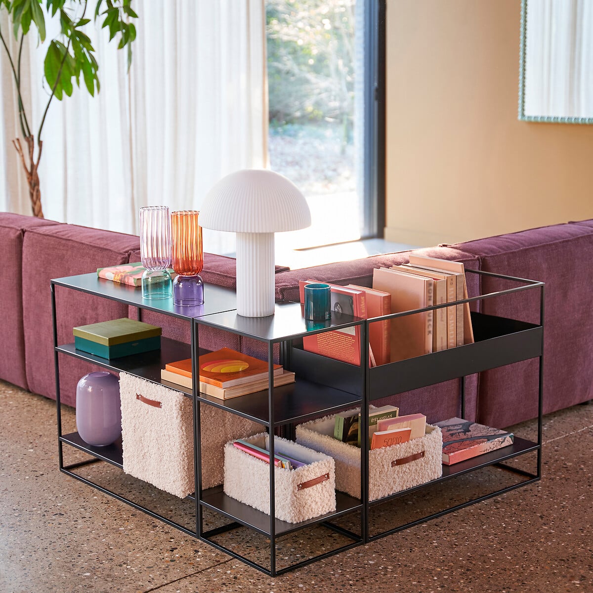 9 idées déco pour habiller l’arrière d’un canapé : console, bureau, enfilade ou banc. Inspirez-vous pour optimiser et styliser votre salon ! // Hëllø Blogzine www.hello-hello.fr