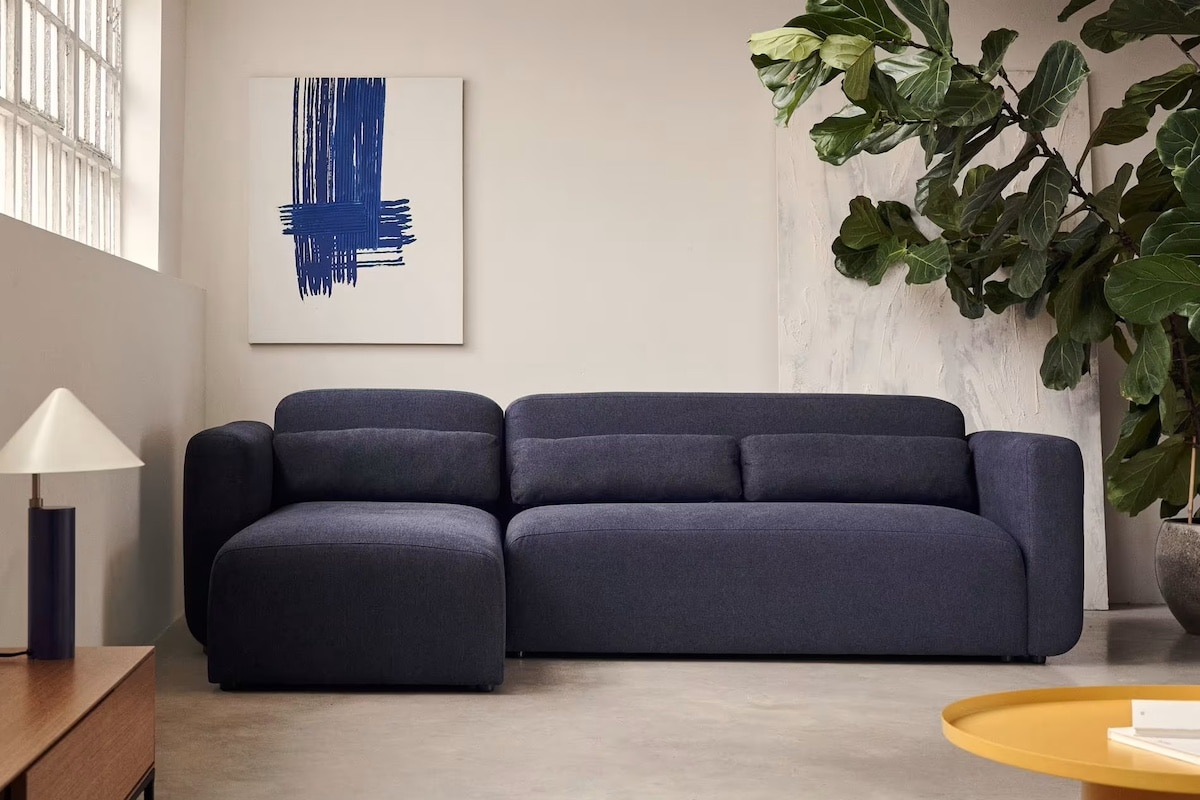 Canapé bleu : convertible, modulable ou fixe, les plus jolis modèles pour le salon // Hellø Blogzine - Blog déco - www.hello-hello.fr