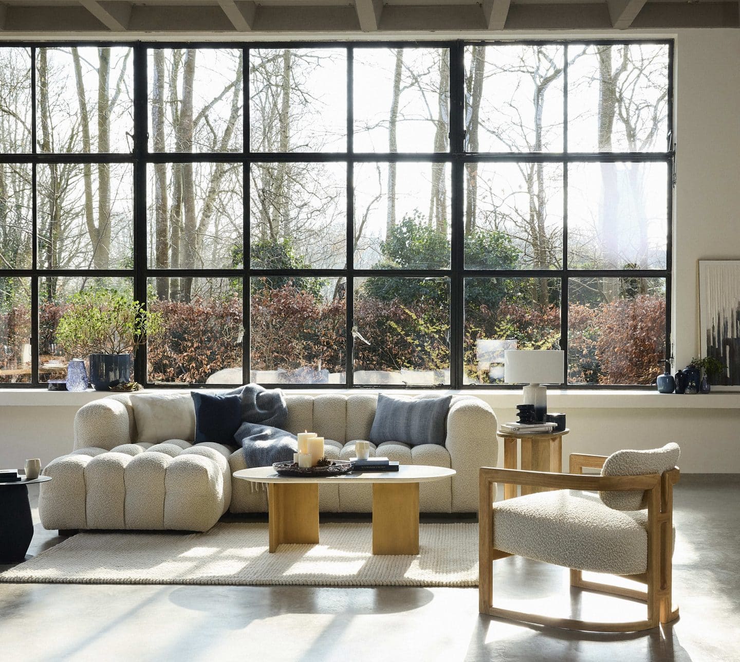 Découvrez la nouvelle collection Refuge boréal Cap au Nord de Maisons du Monde. Bleus profonds, bois clair et matières cocooning pour un intérieur chaleureux et élégant. // Hëllø Blogzine www.hello-hello.fr