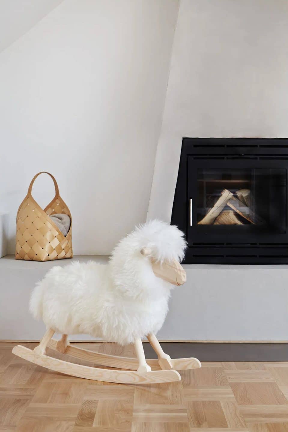Mouton à bascule Danish Crafts – jouet en bois scandinave // Hëllø Blogzine www.hello-hello.fr