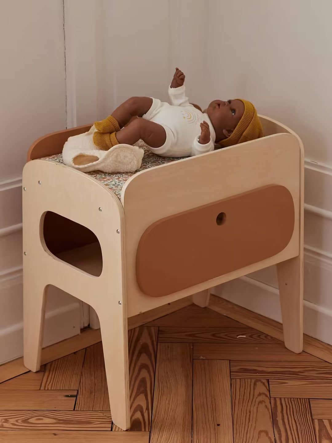 Table à langer - Jouets en bois Vertbaudet : nos coups de coeur 2024 // Hellø Blogzine blog deco & lifestyle www.hello-hello.fr