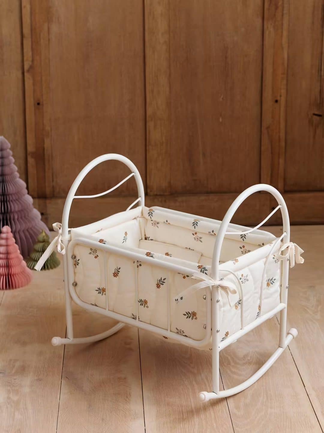 Lit à bascule - Jouets en bois Vertbaudet : nos coups de coeur 2024 // Hellø Blogzine blog deco & lifestyle www.hello-hello.fr