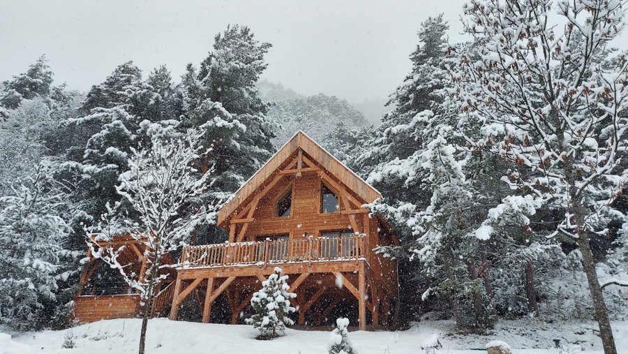 Chalet L’Empreinte – cabane sur pilotis en montagne avec jacuzzi // Hëllø Blogzine www.hello-hello.fr