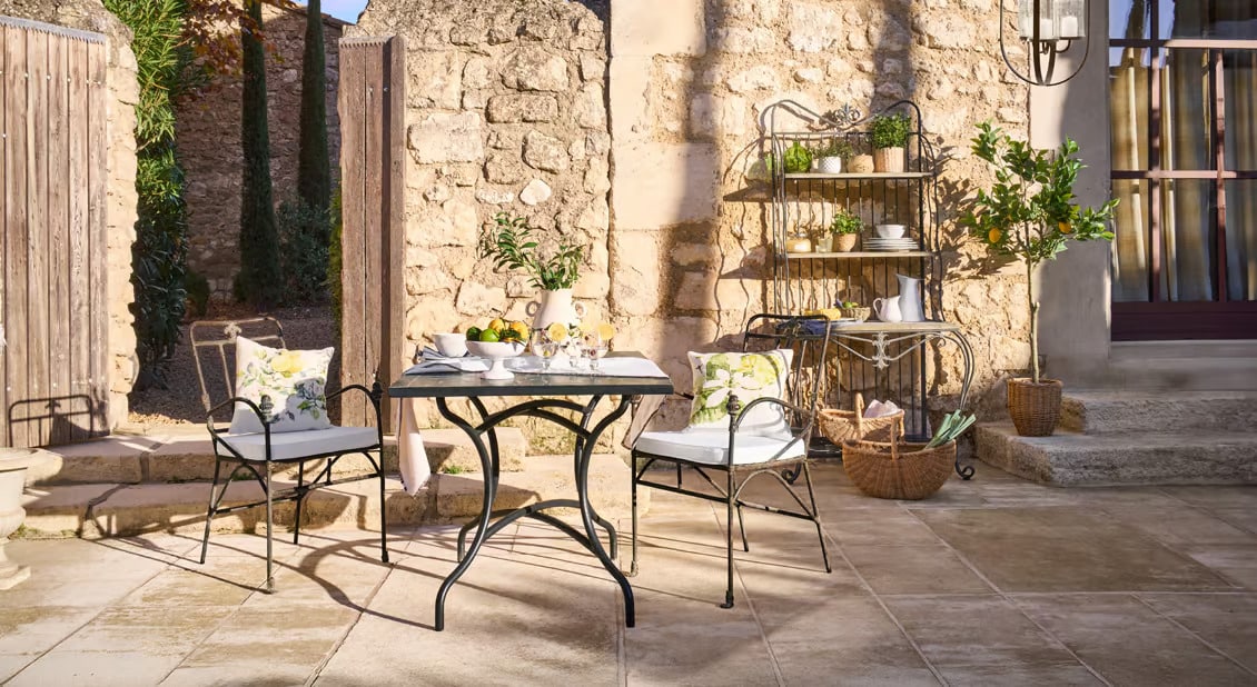 Table d’été extérieur, décoration de table, art de la table outdoor… Découvrez comment créer une table d’été élégante avec LOBERON : inspirations jardin, terrasse et balcon // Hellø Blogzine blog deco & lifestyle www.hello-hello.fr