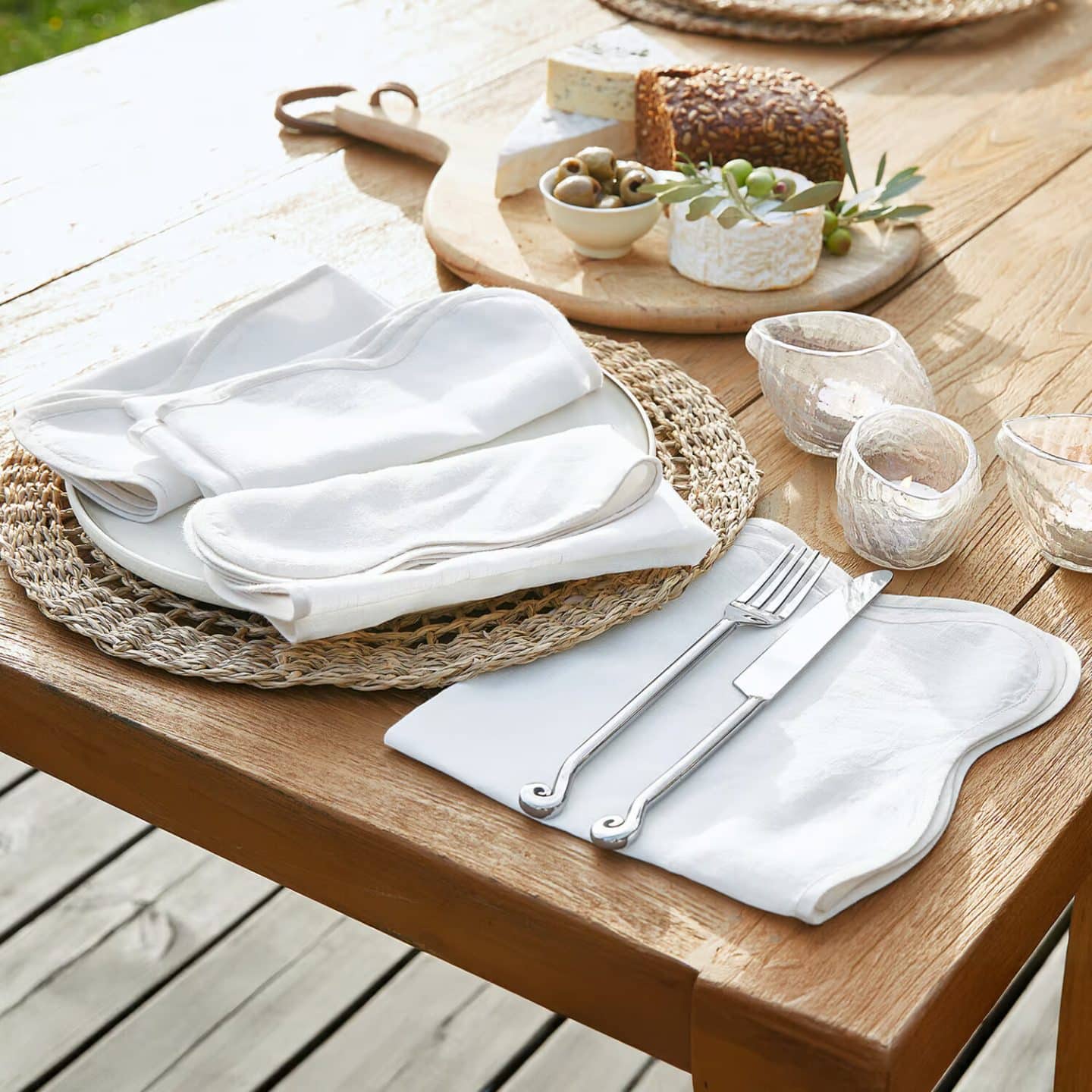 Sets de table - Table d’été extérieur, décoration de table, art de la table outdoor… Découvrez comment créer une table d’été élégante avec LOBERON : inspirations jardin, terrasse et balcon // Hellø Blogzine blog deco & lifestyle www.hello-hello.fr