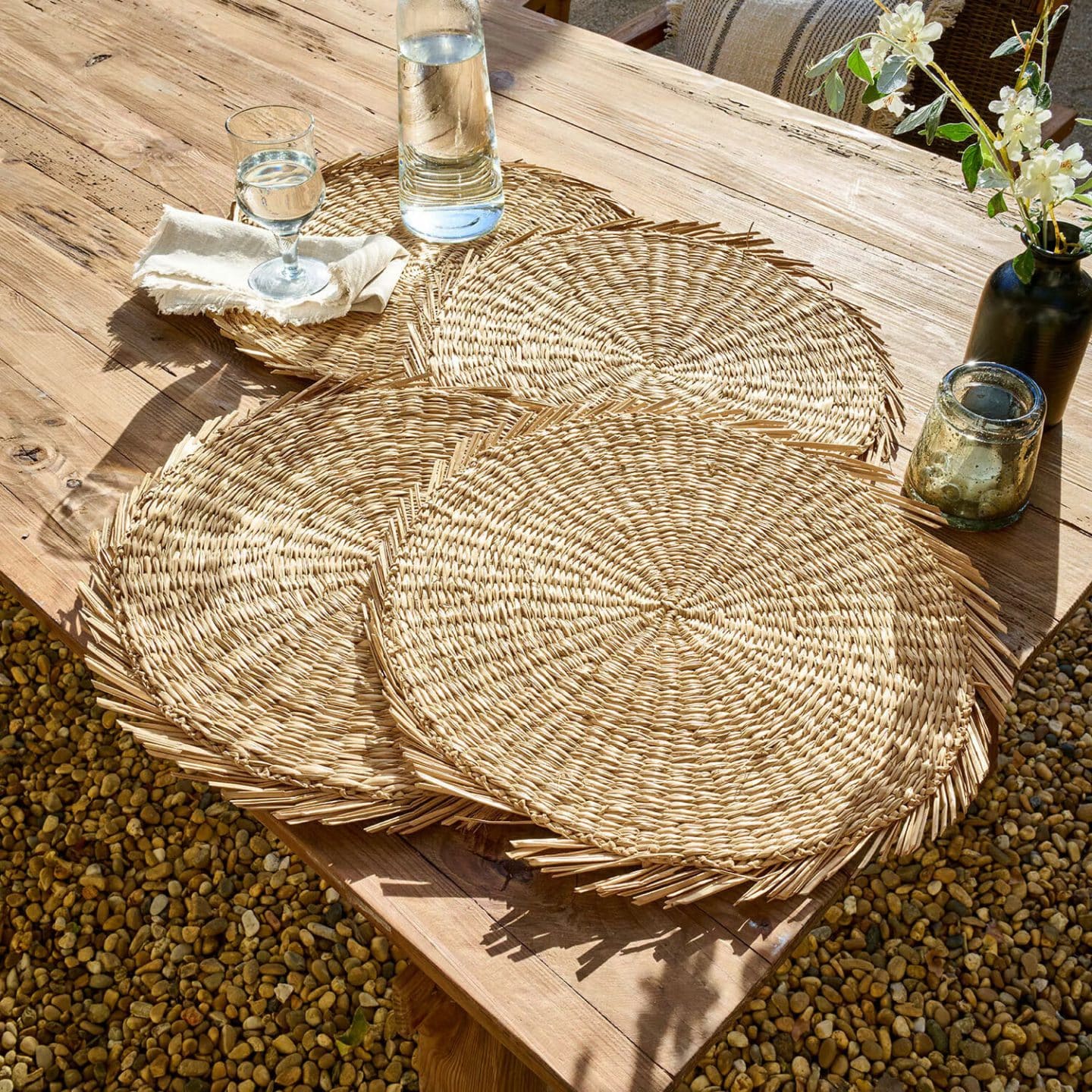 Sets de table - Table d’été extérieur, décoration de table, art de la table outdoor… Découvrez comment créer une table d’été élégante avec LOBERON : inspirations jardin, terrasse et balcon // Hellø Blogzine blog deco & lifestyle www.hello-hello.fr