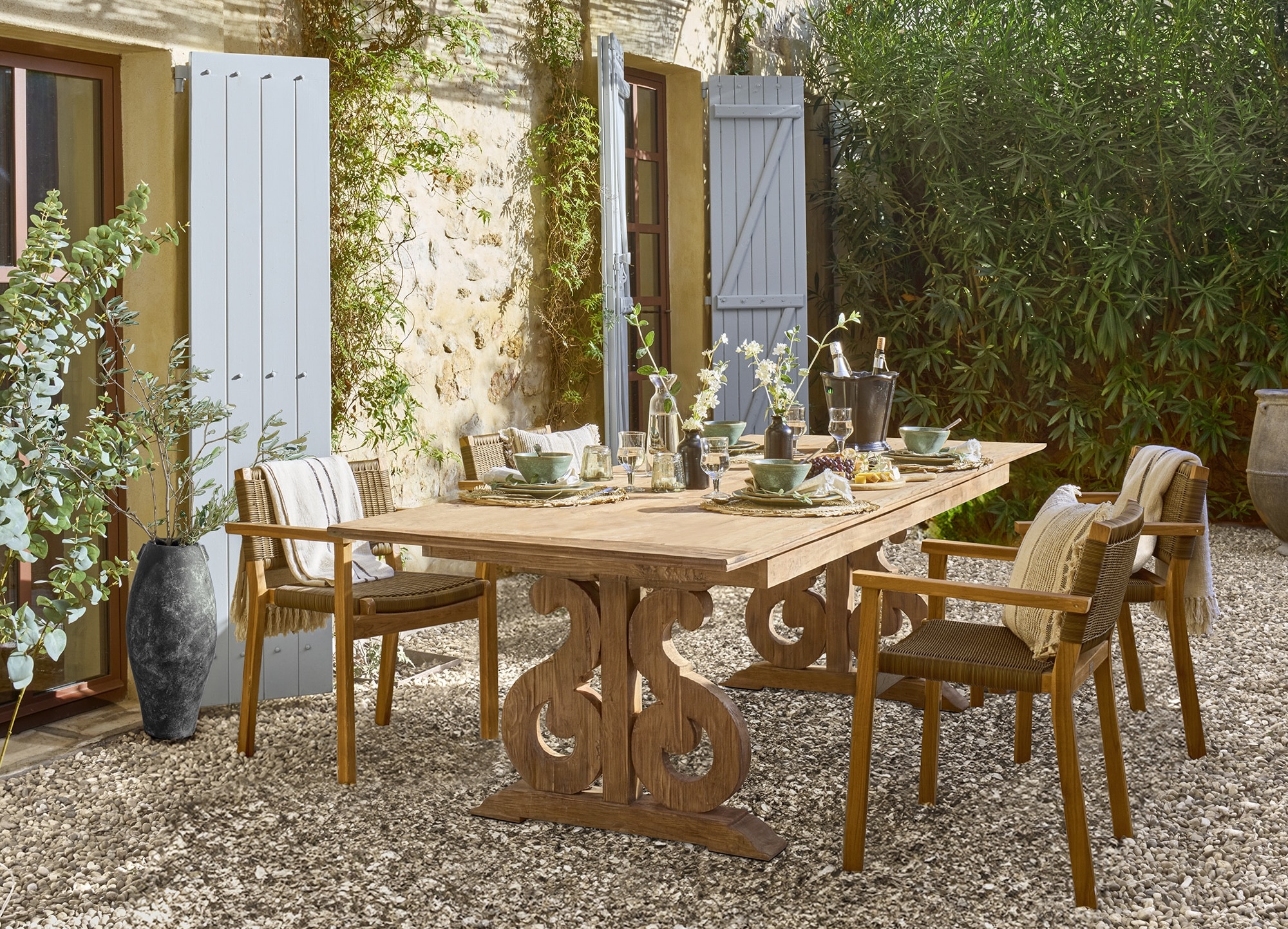 Table d’été extérieur, décoration de table, art de la table outdoor… Découvrez comment créer une table d’été élégante avec LOBERON : inspirations jardin, terrasse et balcon // Hellø Blogzine blog deco & lifestyle www.hello-hello.fr